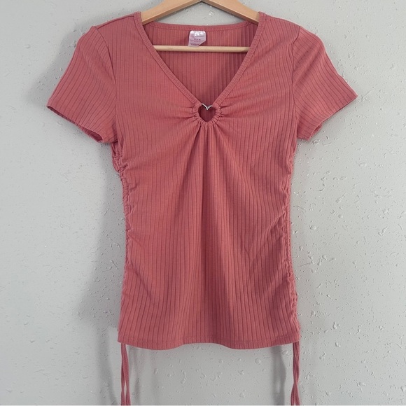 🦋 No Boundaries Ribbed Heart Cutout V-Neck Pink Blouse Top Casual Feminine - Picture 1 of 6